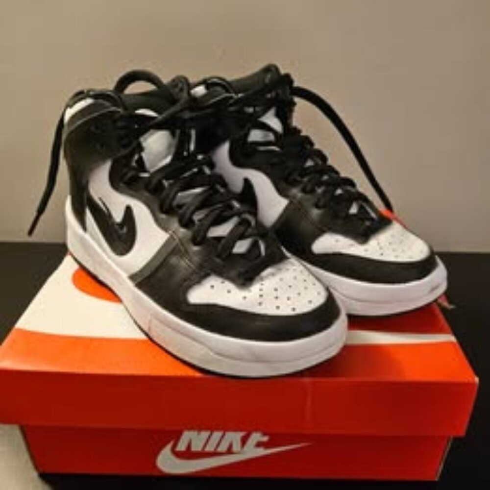 Ladies/Youth Nike Dunk Low size 4Y